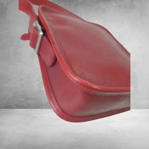 Vintage Coach “9817” Camera bag in red - Picture 5 of 13